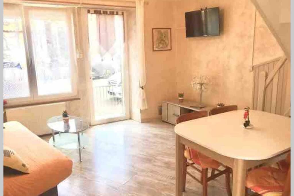 Petite Maison Au Coeur De L Auvergne Jumeaux ภายนอก รูปภาพ