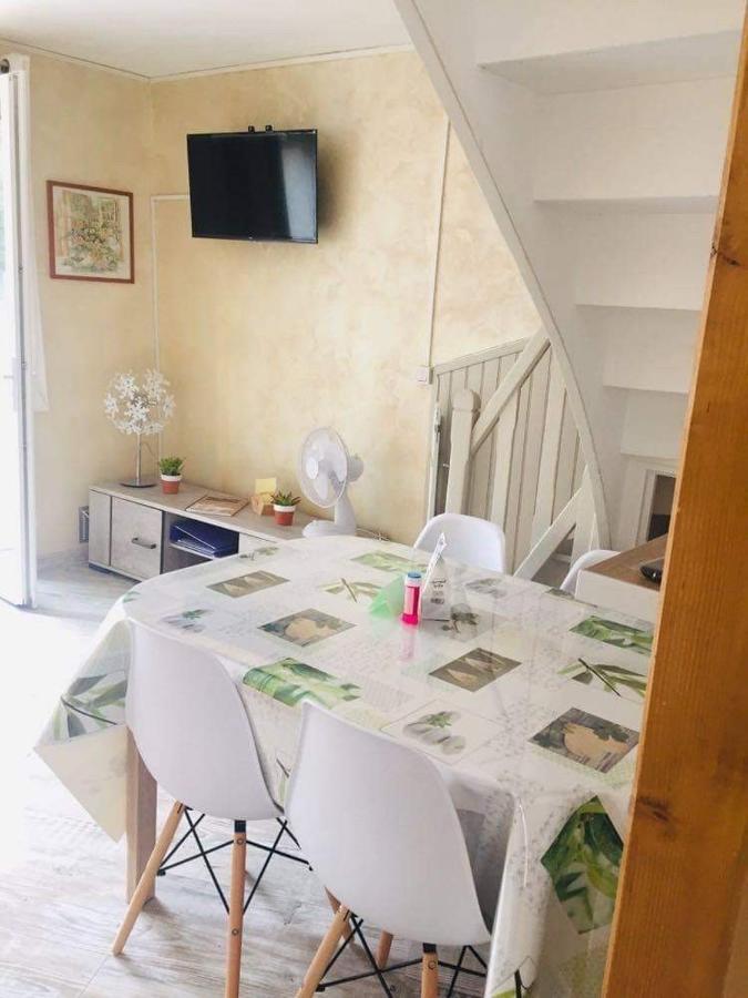 Petite Maison Au Coeur De L Auvergne Jumeaux ภายนอก รูปภาพ